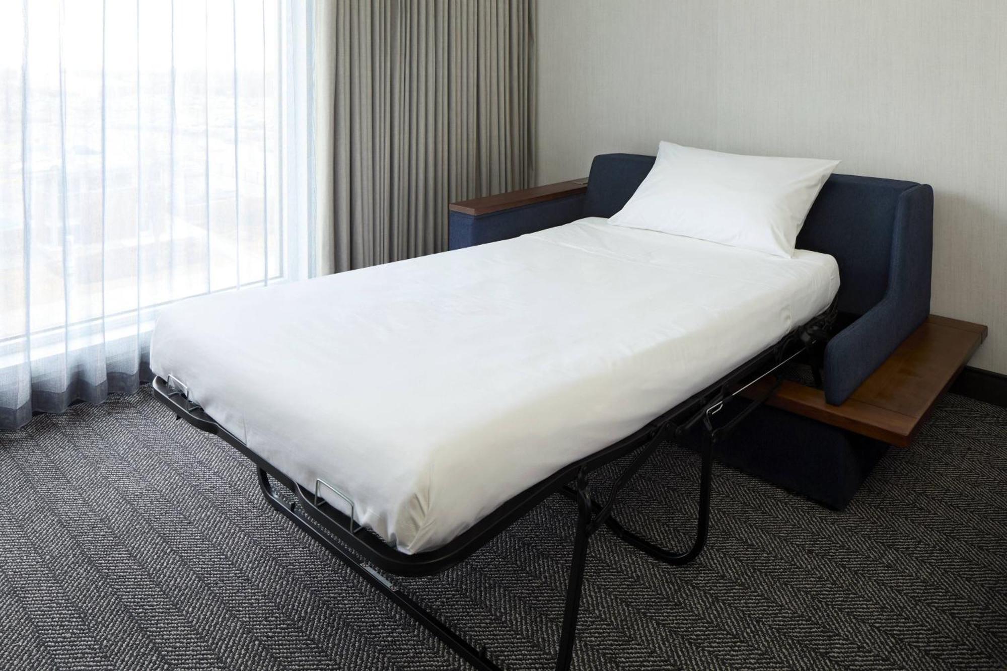 Courtyard By Marriott Montreal Laval Hotel ภายนอก รูปภาพ