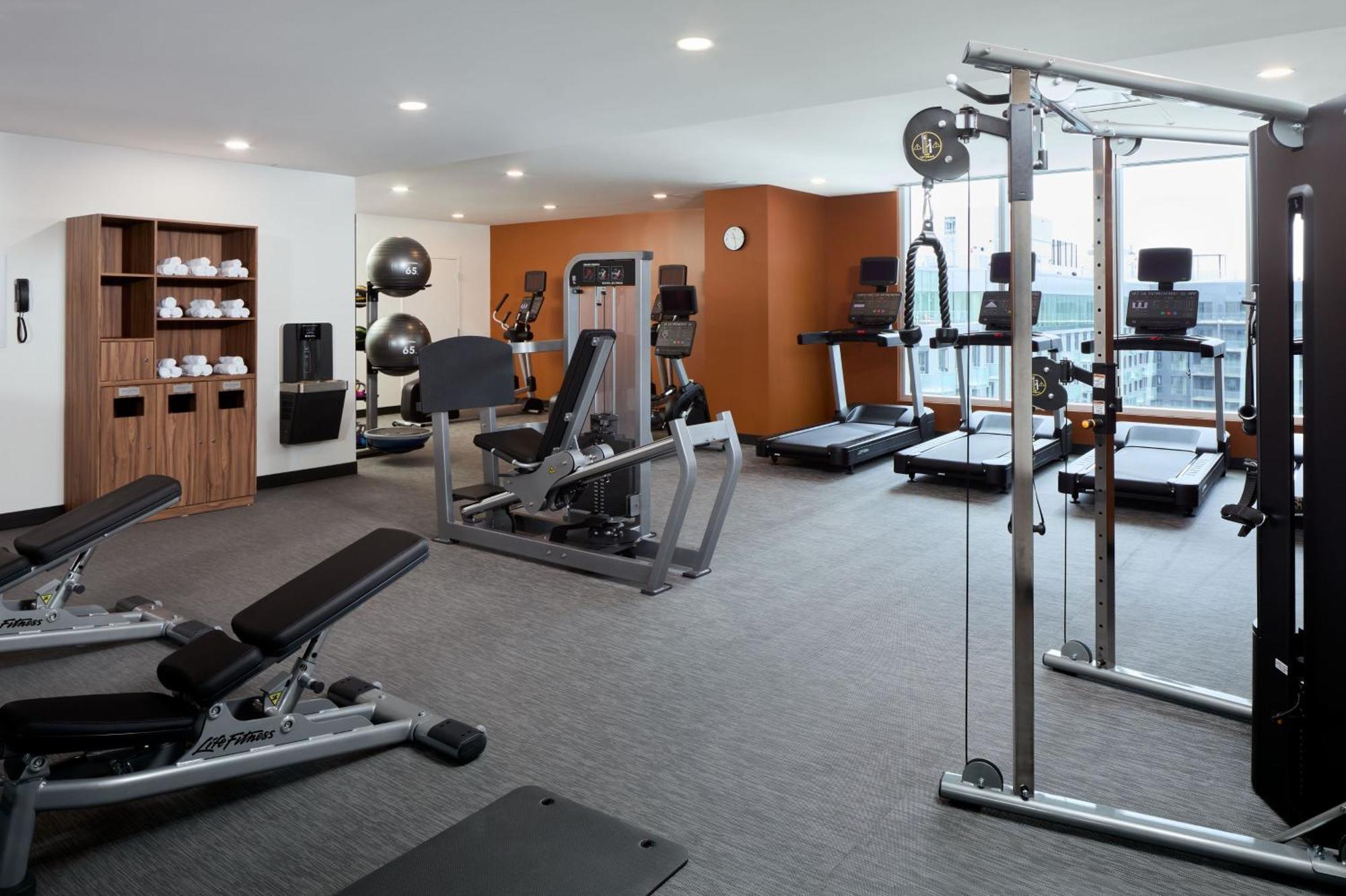 Courtyard By Marriott Montreal Laval Hotel ภายนอก รูปภาพ