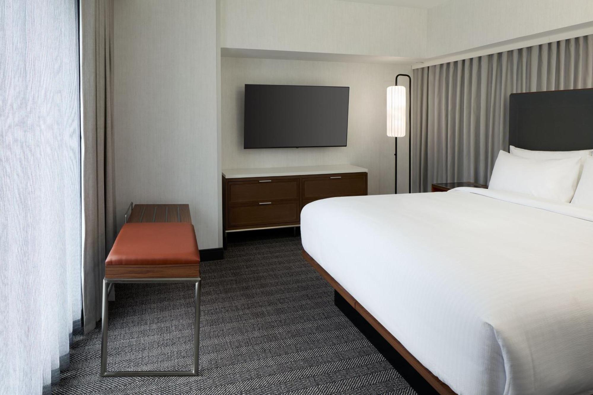 Courtyard By Marriott Montreal Laval Hotel ภายนอก รูปภาพ