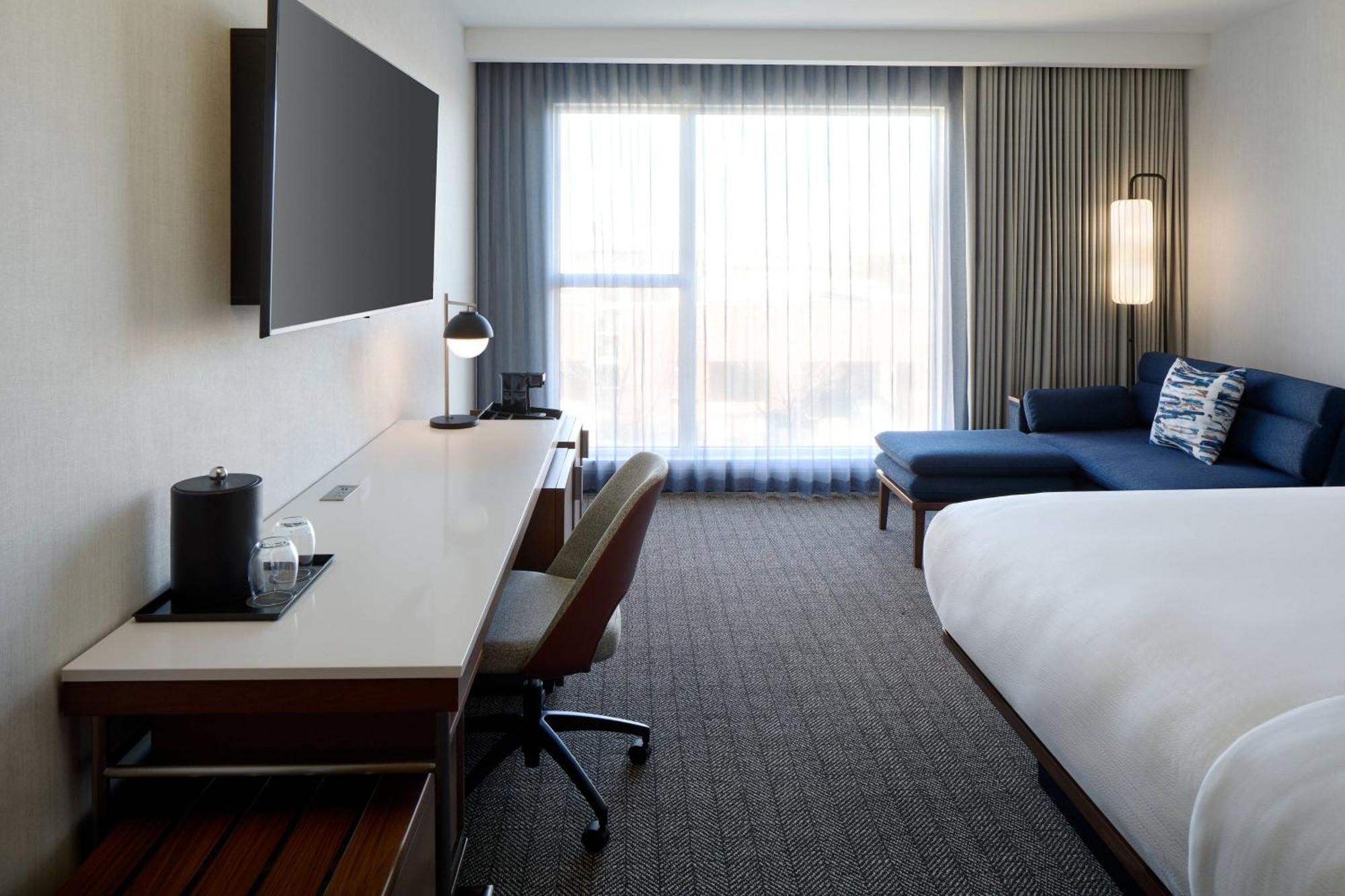 Courtyard By Marriott Montreal Laval Hotel ภายนอก รูปภาพ