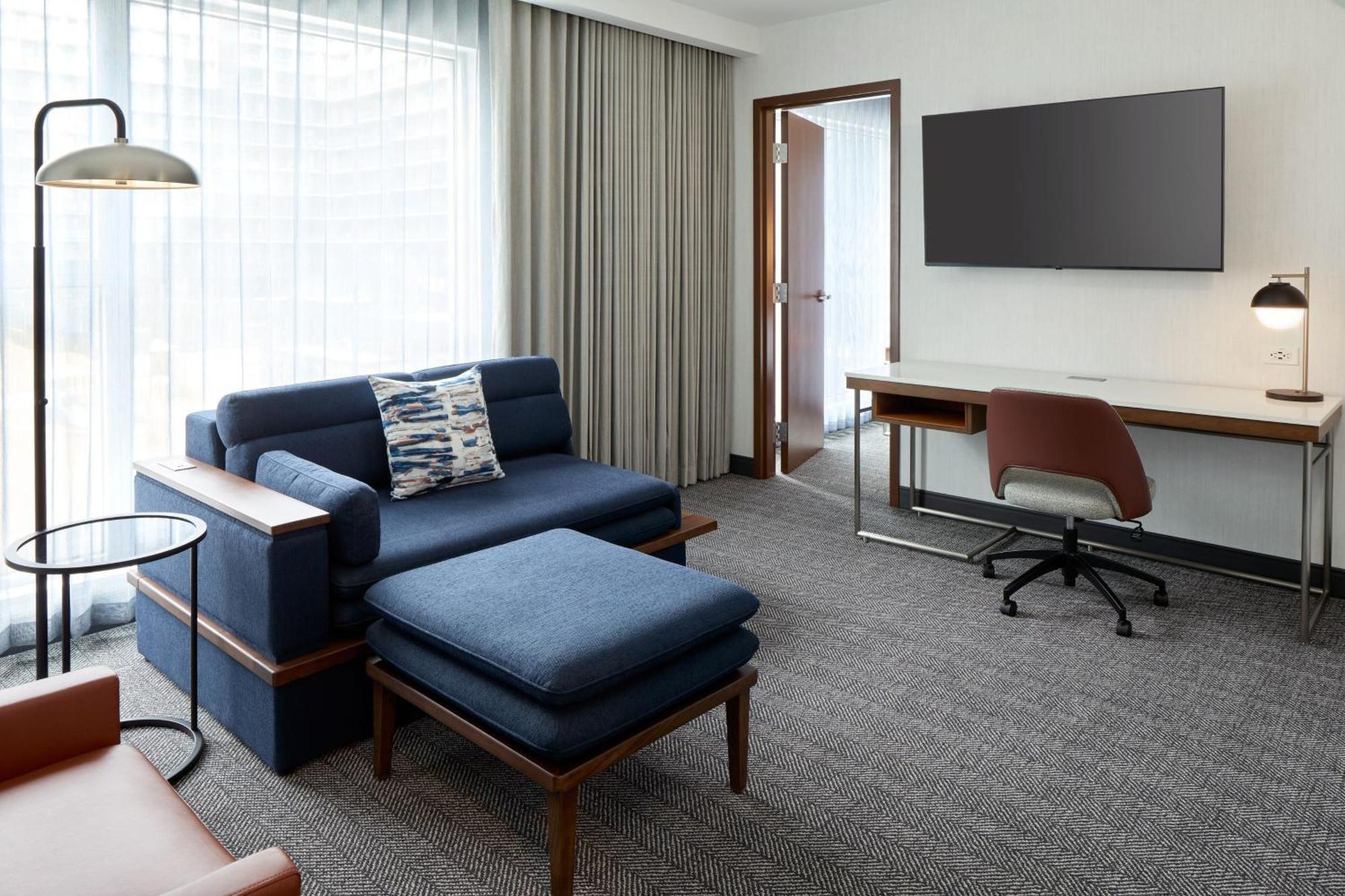 Courtyard By Marriott Montreal Laval Hotel ภายนอก รูปภาพ