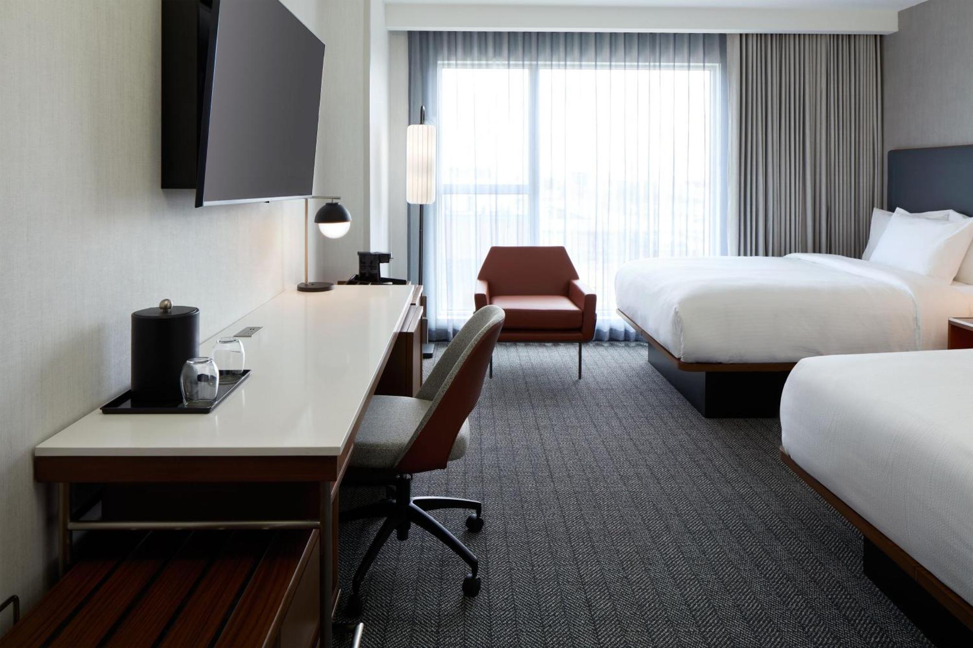 Courtyard By Marriott Montreal Laval Hotel ภายนอก รูปภาพ