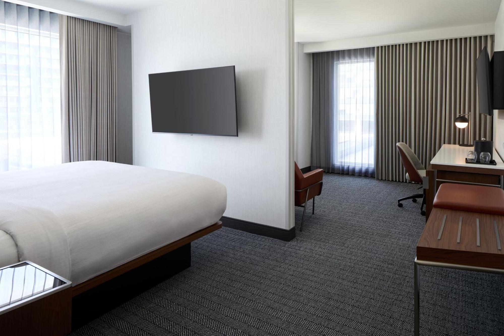 Courtyard By Marriott Montreal Laval Hotel ภายนอก รูปภาพ