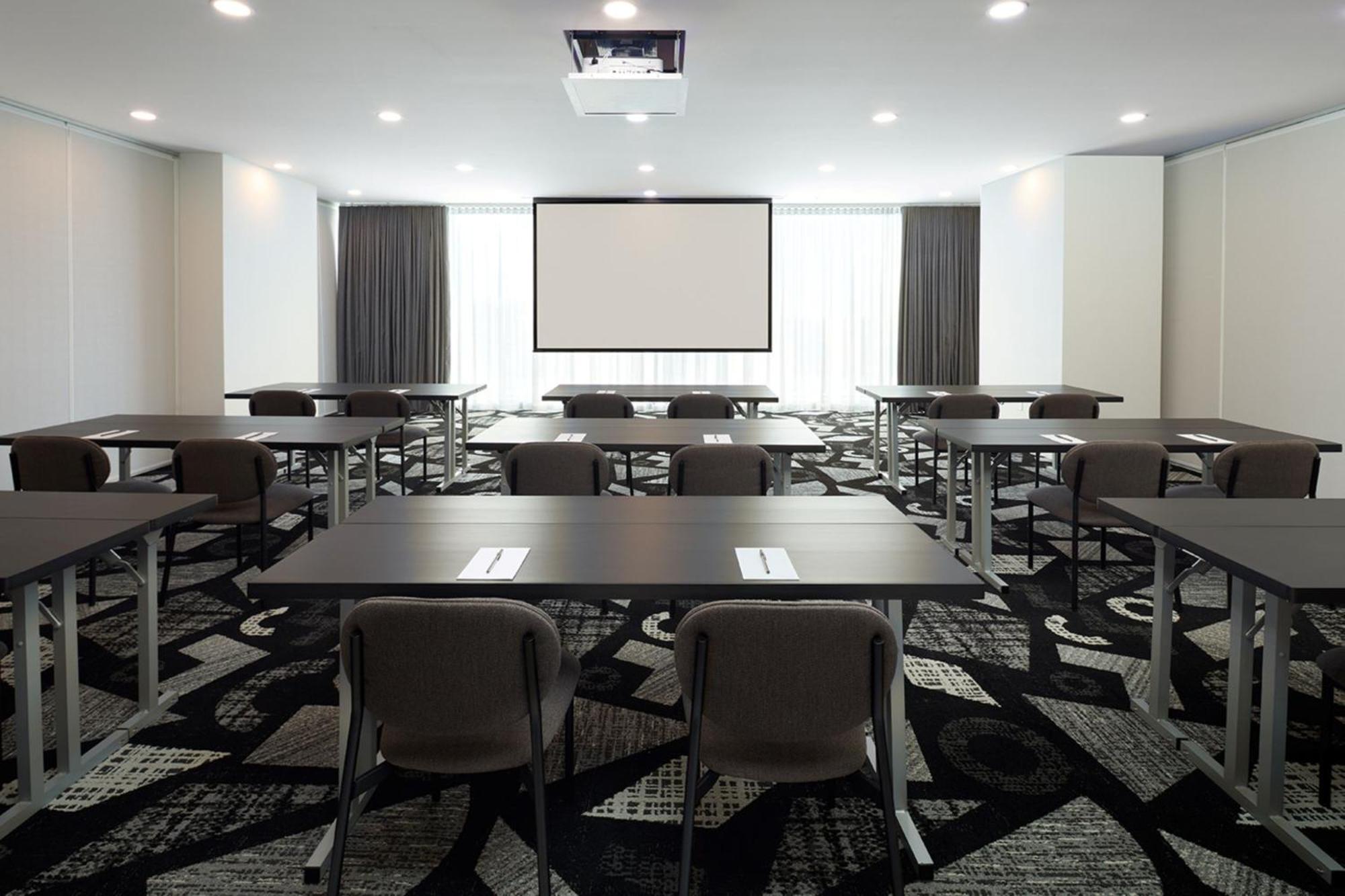Courtyard By Marriott Montreal Laval Hotel ภายนอก รูปภาพ