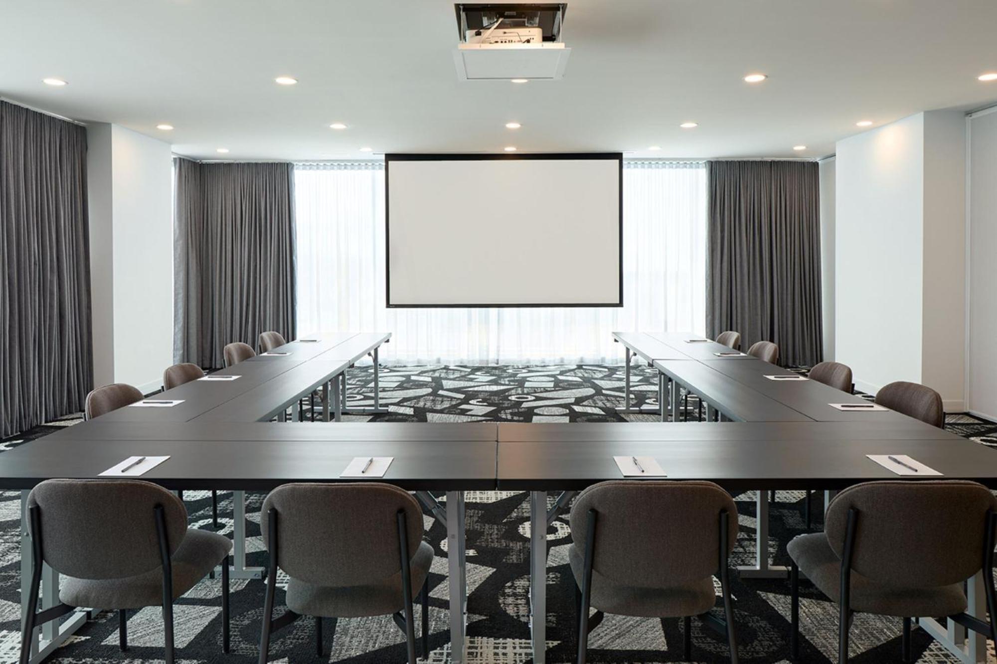 Courtyard By Marriott Montreal Laval Hotel ภายนอก รูปภาพ