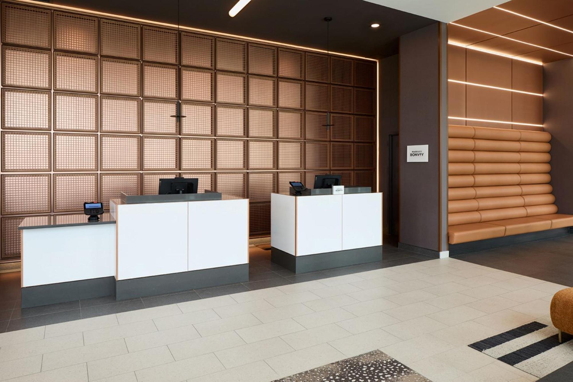 Courtyard By Marriott Montreal Laval Hotel ภายนอก รูปภาพ
